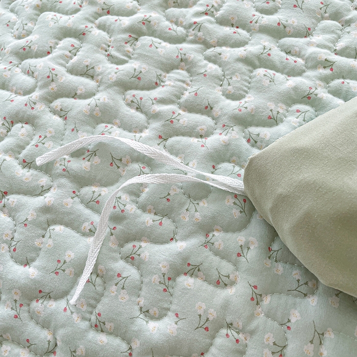 91家纺网 家纺一手货源 找家纺 艺慕家纺 2026新款直播热款古法仿棉水洗棉印花双层蕾丝花边床盖四件套 薄荷绿