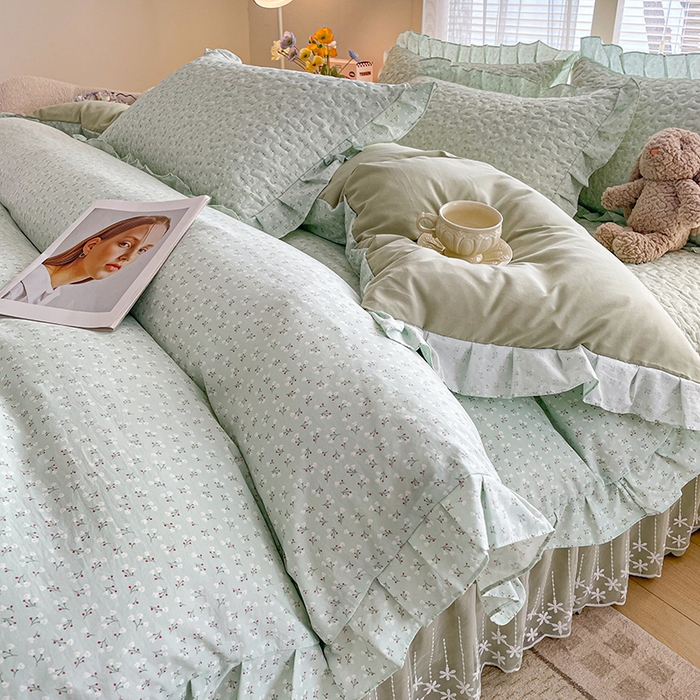 91家纺网 家纺一手货源 找家纺 艺慕家纺 2026新款直播热款古法仿棉水洗棉印花双层蕾丝花边床盖四件套 薄荷绿