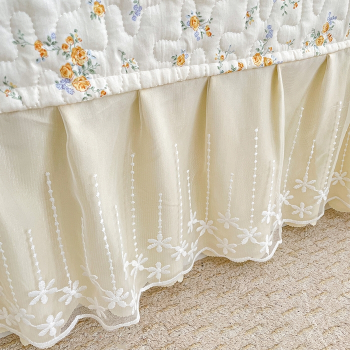 91家纺网 家纺一手货源 找家纺 艺慕家纺 2026新款直播热款古法仿棉水洗棉印花双层蕾丝花边床盖四件套 春日花语