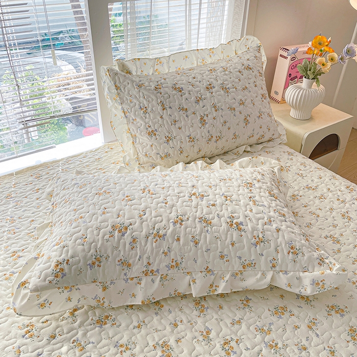 91家纺网 家纺一手货源 找家纺 艺慕家纺 2026新款直播热款古法仿棉水洗棉印花双层蕾丝花边床盖四件套 春日花语