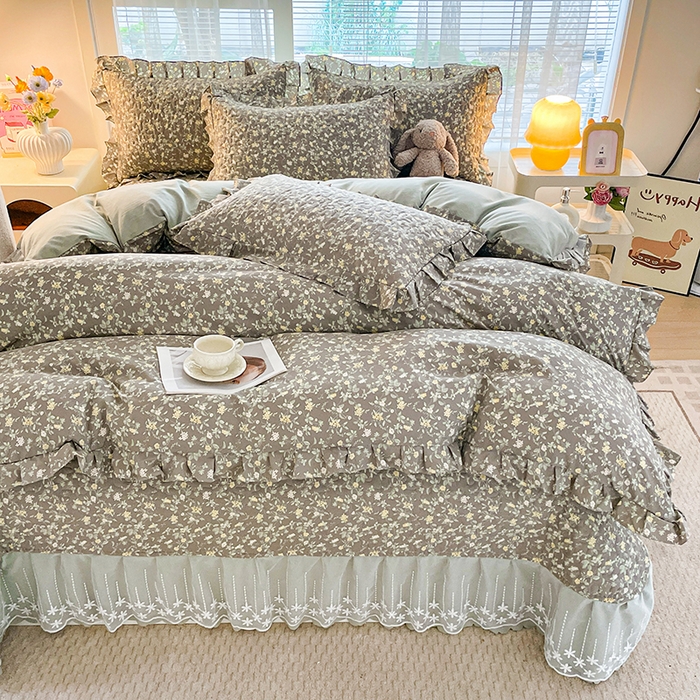 91家纺网 家纺一手货源 找家纺 艺慕家纺 2026新款直播热款古法仿棉水洗棉印花双层蕾丝花边床盖四件套 金盏花语
