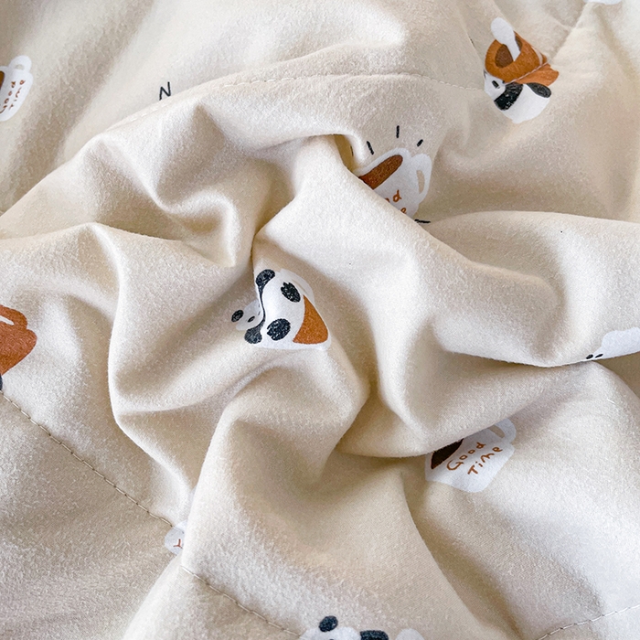 91家纺网 家纺一手货源 找家纺 艺慕家纺 2026新款直播热款古法仿棉水洗棉印花双层蕾丝花边床盖四件套 可爱熊仔