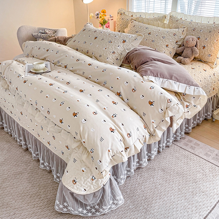 艺慕家纺 2026新款直播热款古法仿棉水洗棉印花双层蕾丝花边床盖四件套 可爱熊仔