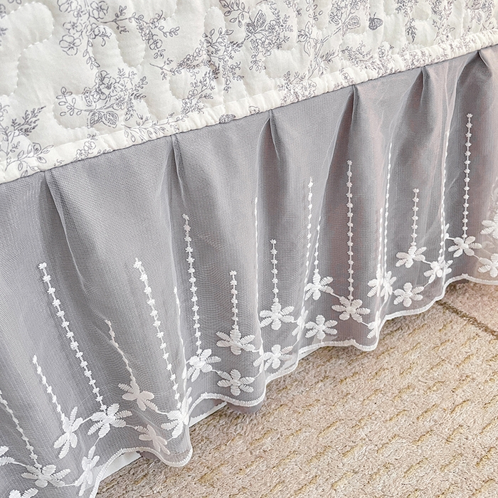 91家纺网 家纺一手货源 找家纺 艺慕家纺 2026新款直播热款古法仿棉水洗棉印花双层蕾丝花边床盖四件套 素影