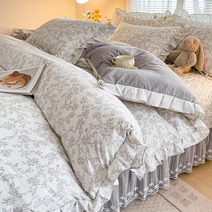 91家纺网 家纺一手货源 找家纺 艺慕家纺 2026新款直播热款古法仿棉水洗棉印花双层蕾丝花边床盖四件套 素影