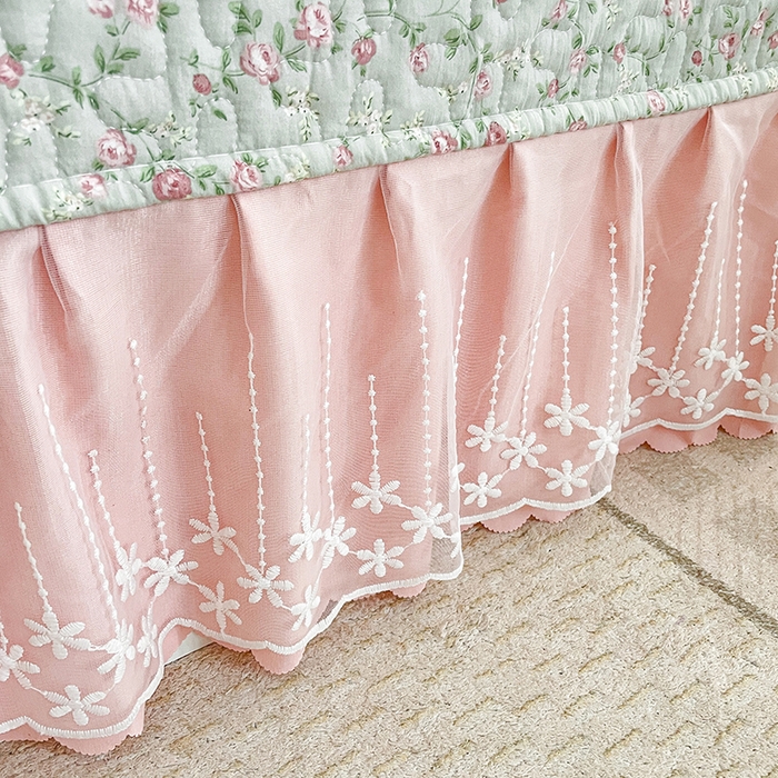 91家纺网 家纺一手货源 找家纺 艺慕家纺 2026新款直播热款古法仿棉水洗棉印花双层蕾丝花边床盖四件套 雾紫花蔓