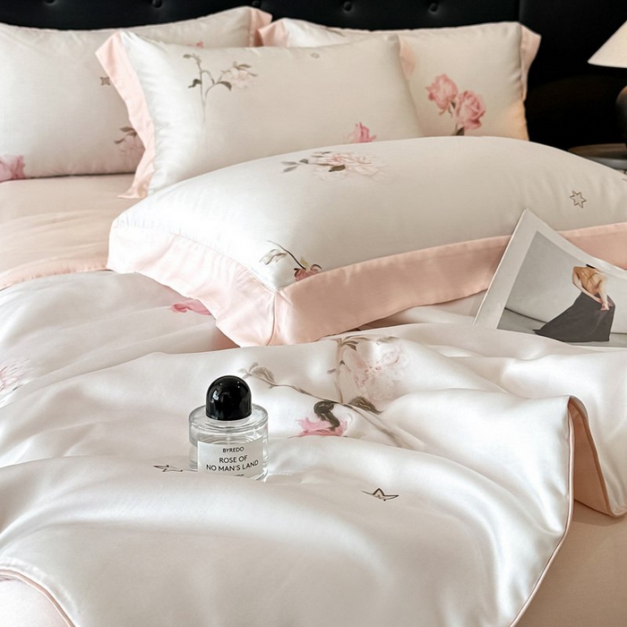 91家纺网 家纺一手货源 找家纺 慕晨 2026新款大宽边天丝莱赛尔数码印花夏被四件套高级简奢款丝滑丝绸直播热款 粉雾