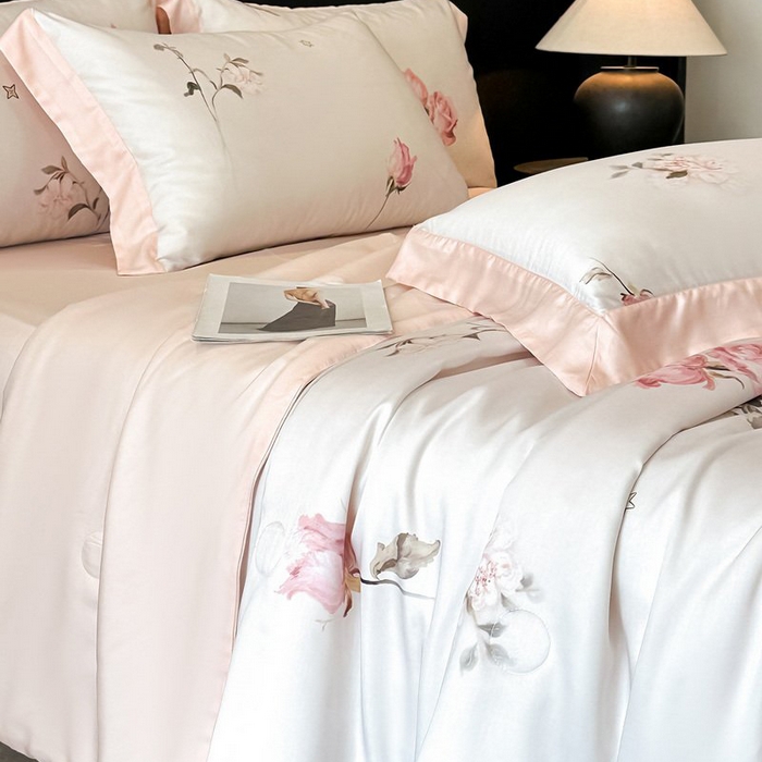 91家纺网 家纺一手货源 找家纺 慕晨 2026新款大宽边天丝莱赛尔数码印花夏被四件套高级简奢款丝滑丝绸直播热款 粉雾