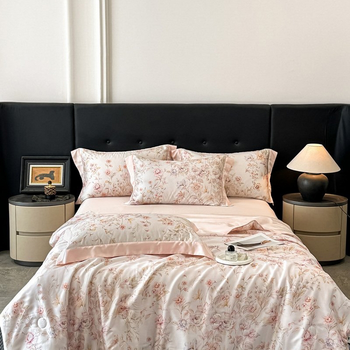 91家纺网 家纺一手货源 找家纺 慕晨 2026新款大宽边天丝莱赛尔数码印花夏被四件套高级简奢款丝滑丝绸直播热款 风栖