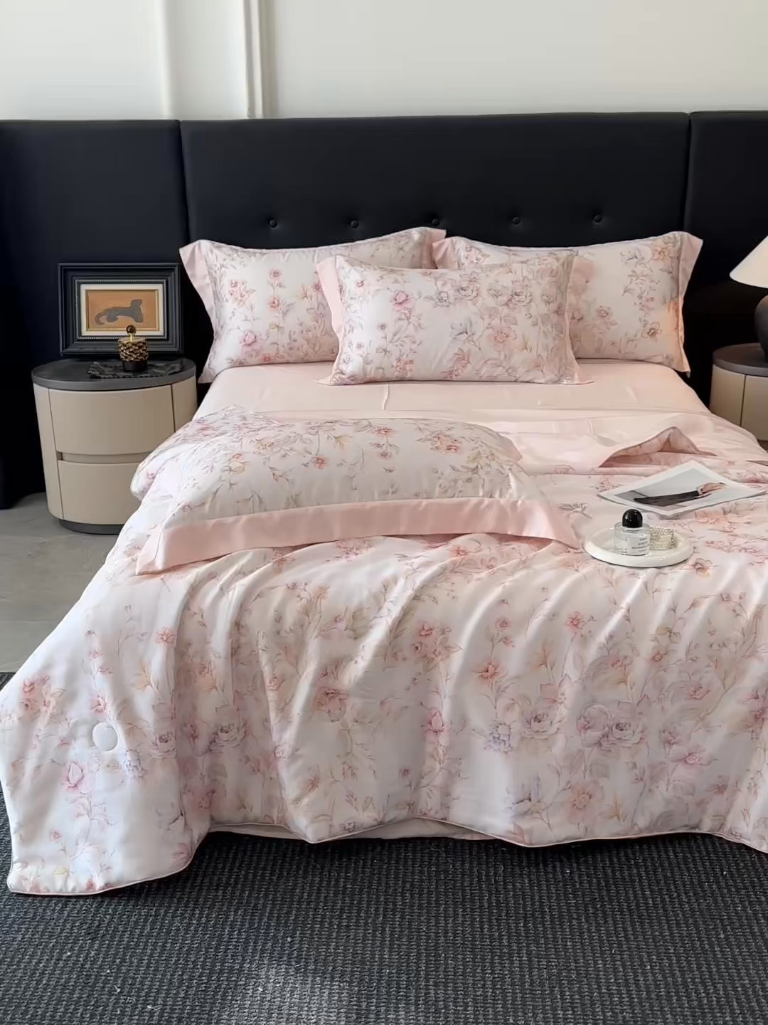 91家纺网 家纺一手货源 找家纺 慕晨 2026新款大宽边天丝莱赛尔数码印花夏被四件套高级简奢款丝滑丝绸直播热款 风栖