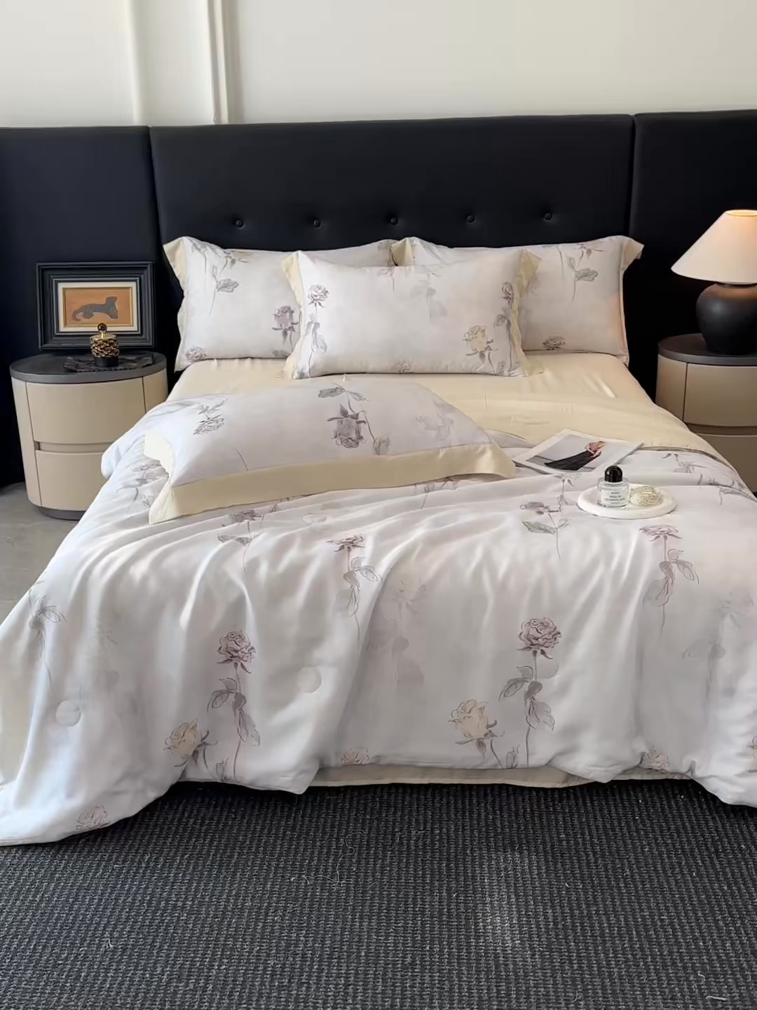 91家纺网 家纺一手货源 找家纺 慕晨 2026新款大宽边高级简奢款凉感天丝莱赛尔数码印花丝滑丝绸四件套直播热款 花道诗