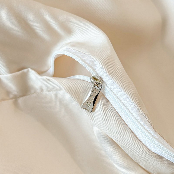 91家纺网 家纺一手货源 找家纺 慕晨 2026新款大宽边高级简奢款凉感天丝莱赛尔数码印花丝滑丝绸四件套直播热款 花吻