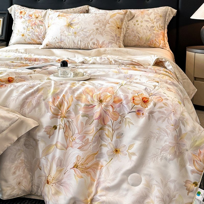91家纺网 家纺一手货源 找家纺 慕晨 2026新款大宽边天丝莱赛尔数码印花夏被四件套高级简奢款丝滑丝绸直播热款 花吻