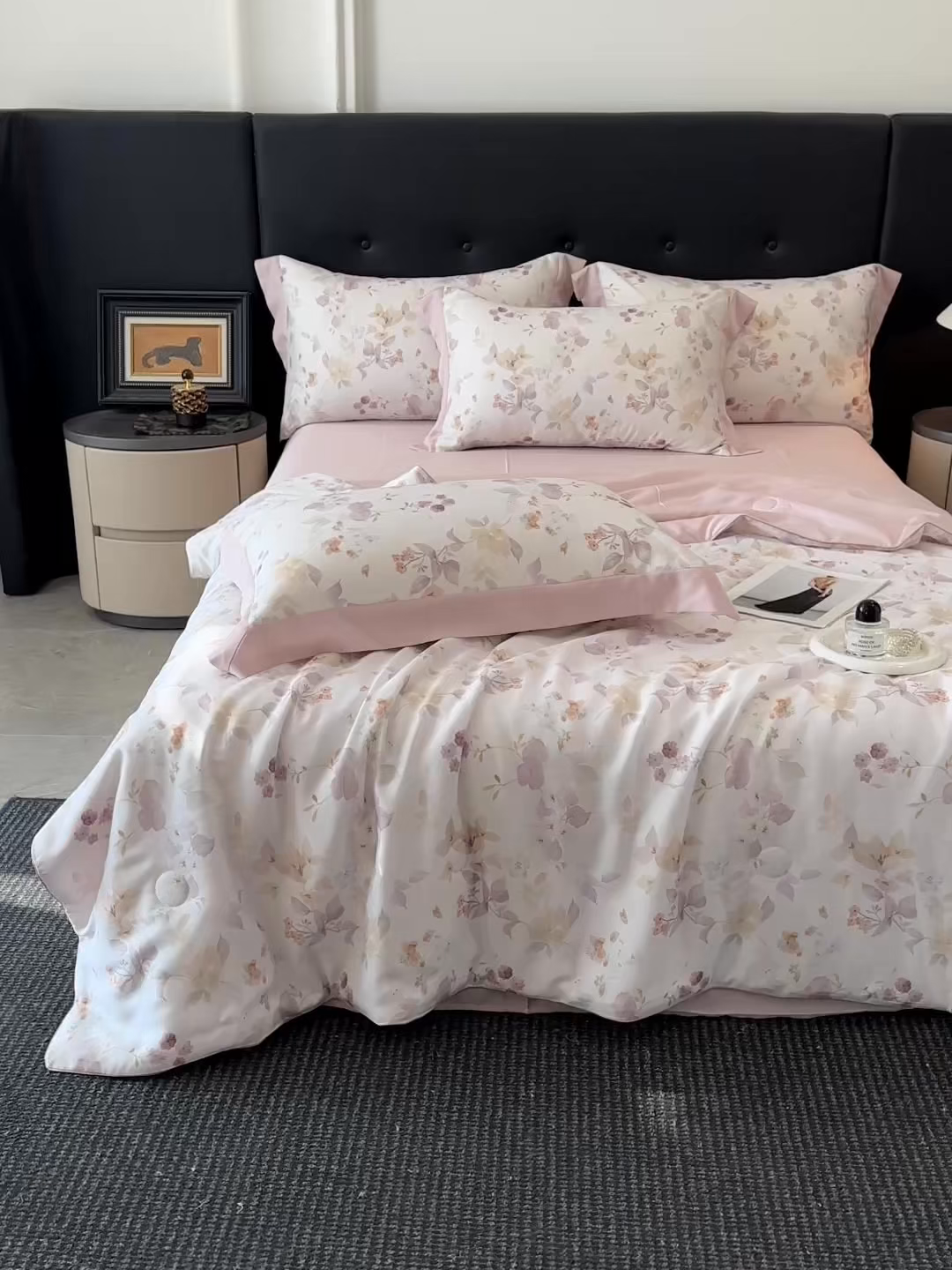 91家纺网 家纺一手货源 找家纺 慕晨 2026新款大宽边天丝莱赛尔数码印花夏被四件套高级简奢款丝滑丝绸直播热款 花颜