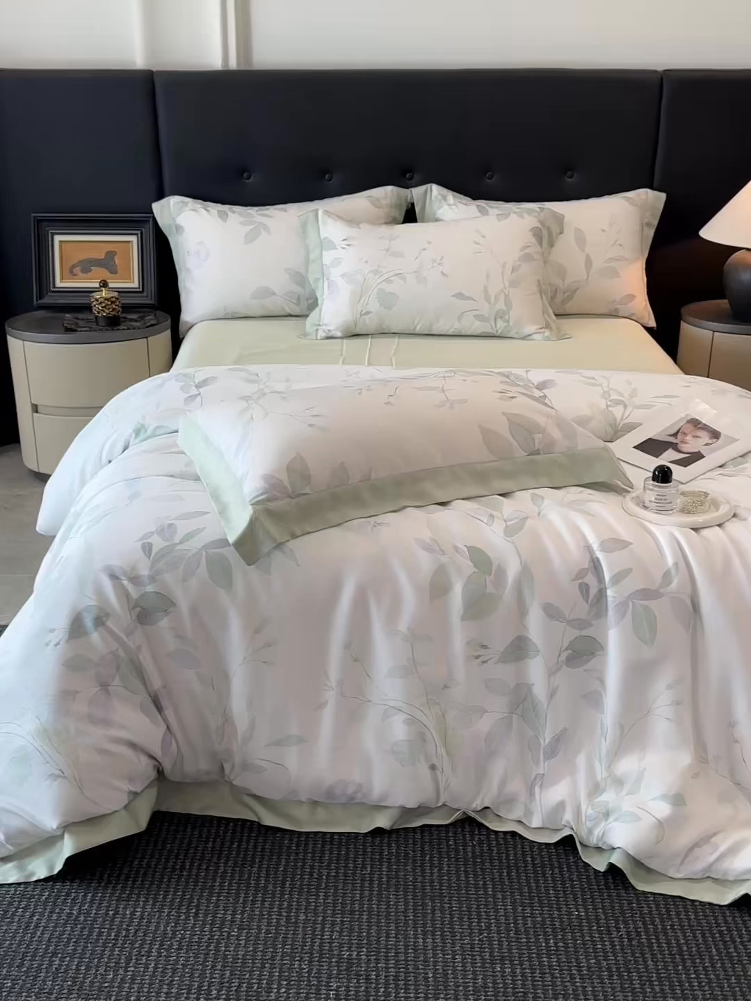 91家纺网 家纺一手货源 找家纺 慕晨 2026新款大宽边高级简奢款凉感天丝莱赛尔数码印花丝滑丝绸四件套直播热款 柳语