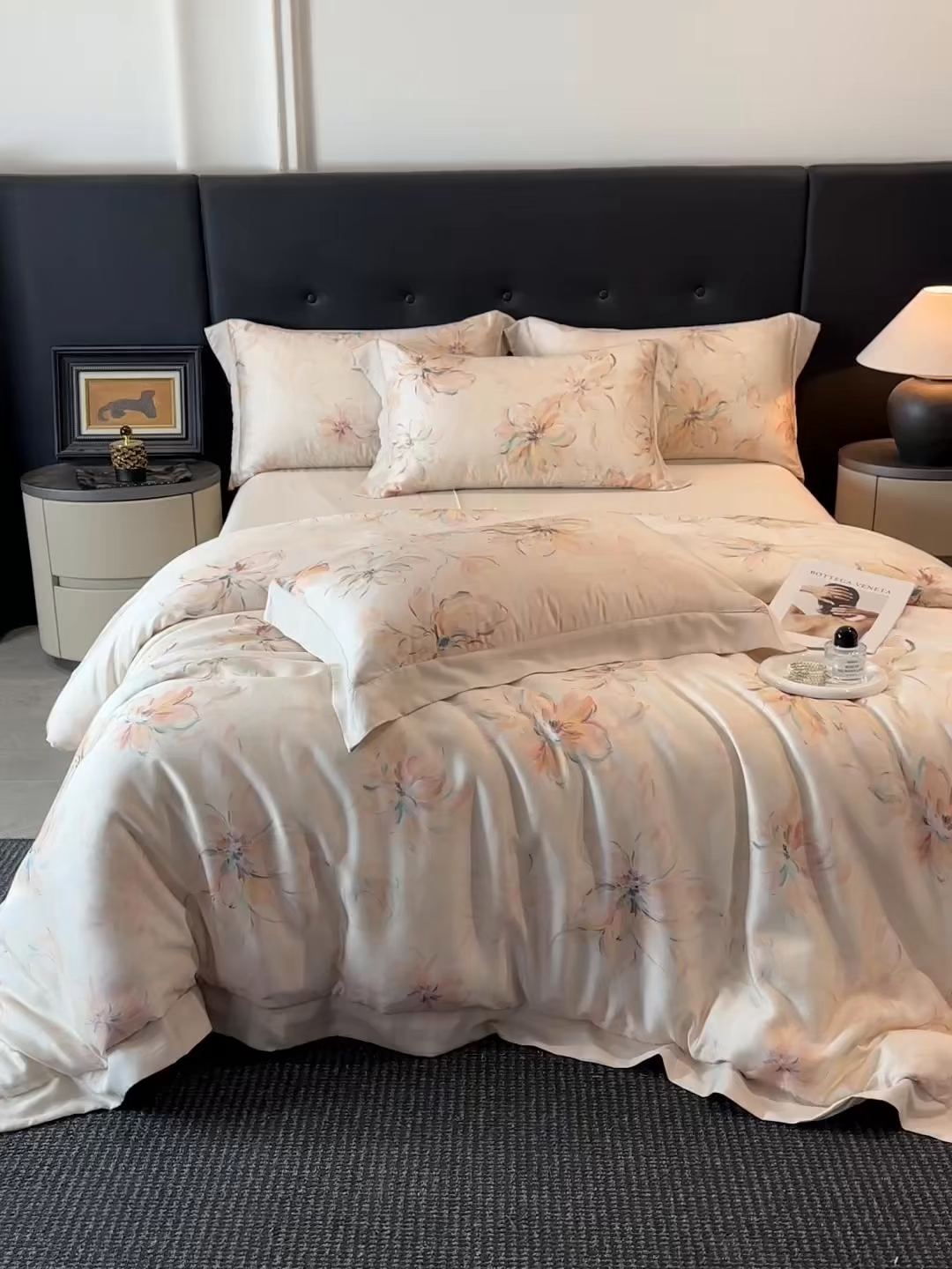 91家纺网 家纺一手货源 找家纺 慕晨 2026新款大宽边高级简奢款凉感天丝莱赛尔数码印花丝滑丝绸四件套直播热款 木棉