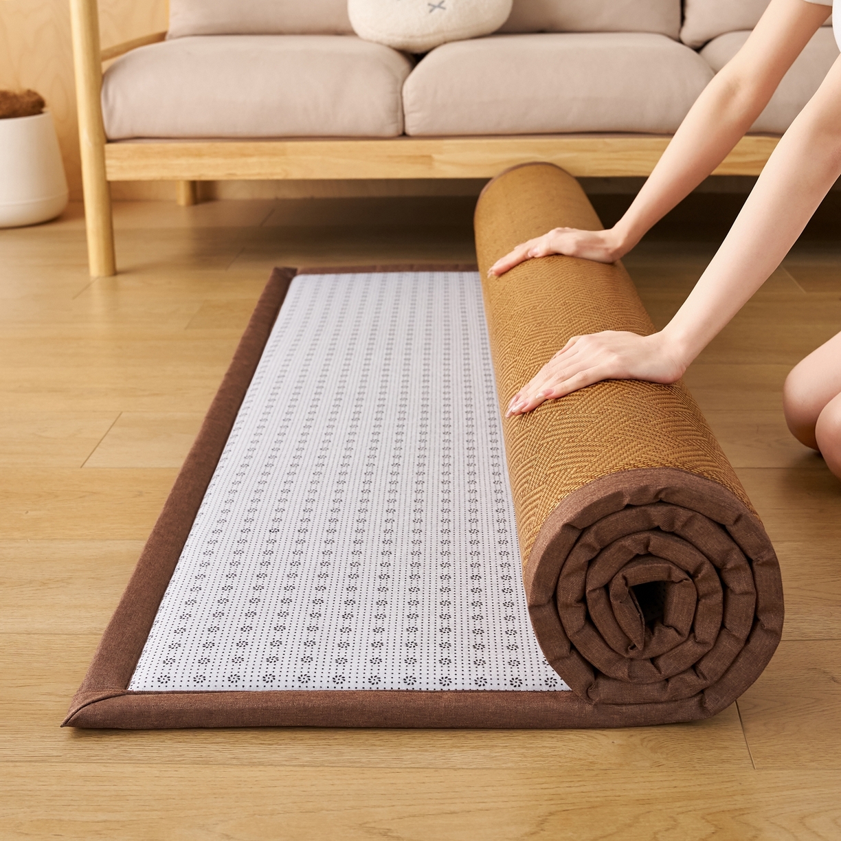 91家纺网 家纺一手货源 找家纺 鹿辉家居（原吉欧力） 2026新款多功能凉感冰藤床垫藤席地垫-地铺席 饼干花卡其