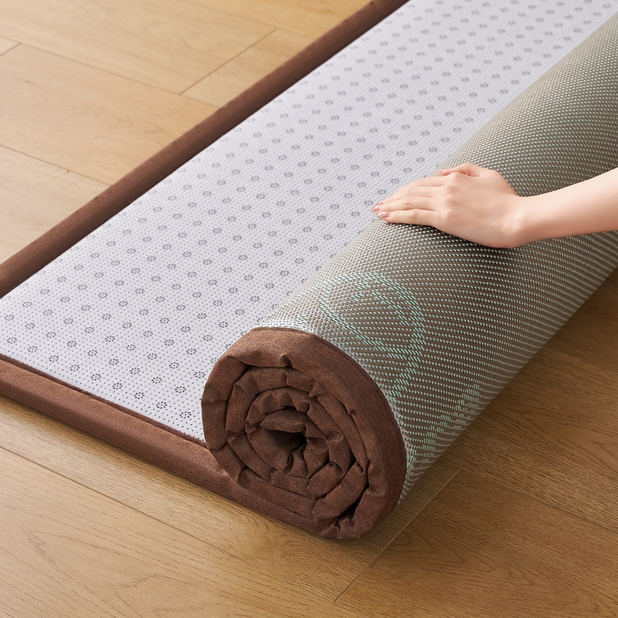 91家纺网 家纺一手货源 找家纺 鹿辉家居（原吉欧力） 2026新款多功能凉感冰藤床垫藤席地垫-地铺席 卡皮巴拉灰