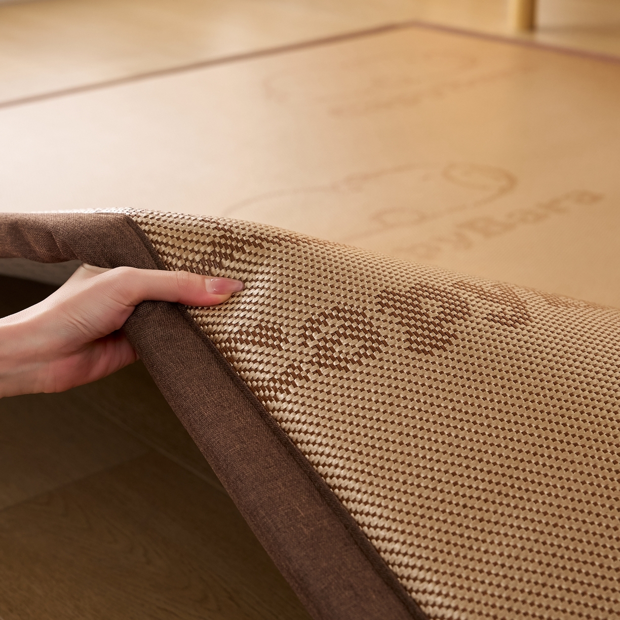 91家纺网 家纺一手货源 找家纺 鹿辉家居（原吉欧力） 2026新款多功能凉感冰藤床垫藤席地垫-地铺席 卡皮巴拉棕