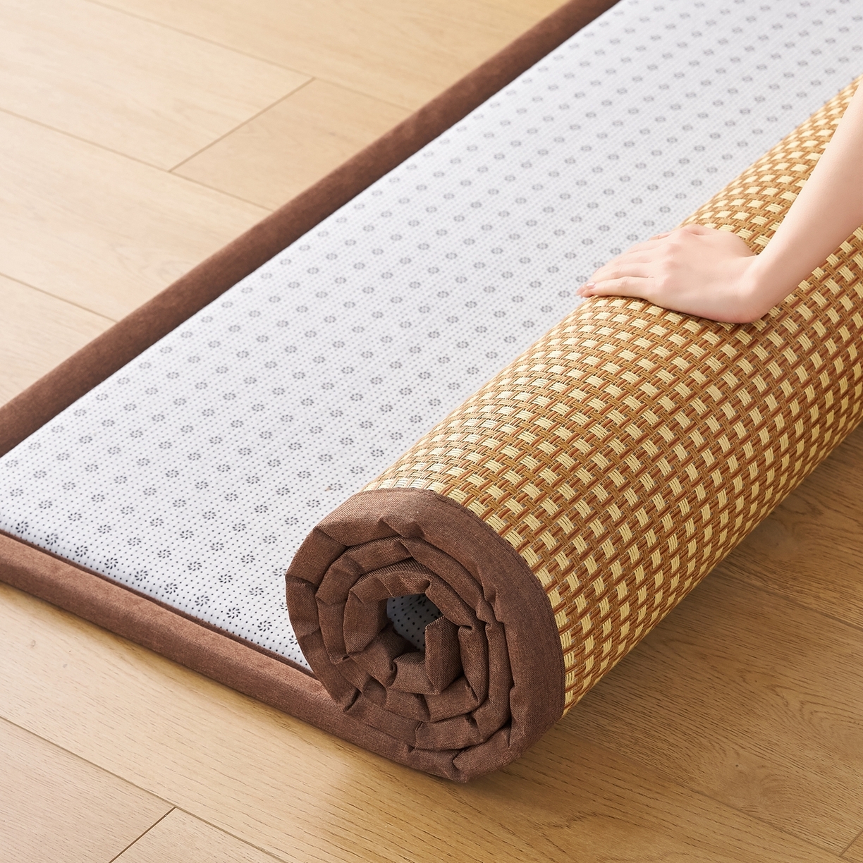 91家纺网 家纺一手货源 找家纺 鹿辉家居（原吉欧力） 2026新款多功能凉感冰藤床垫藤席地垫-地铺席 经典小方格