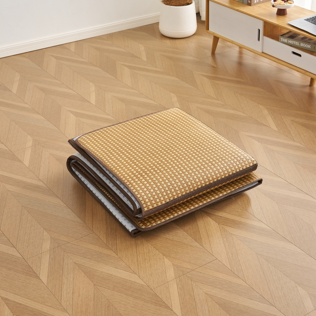 91家纺网 家纺一手货源 找家纺 鹿辉家居（原吉欧力） 2026新款多功能凉感冰藤床垫藤席地垫-九宫格 经典小方格