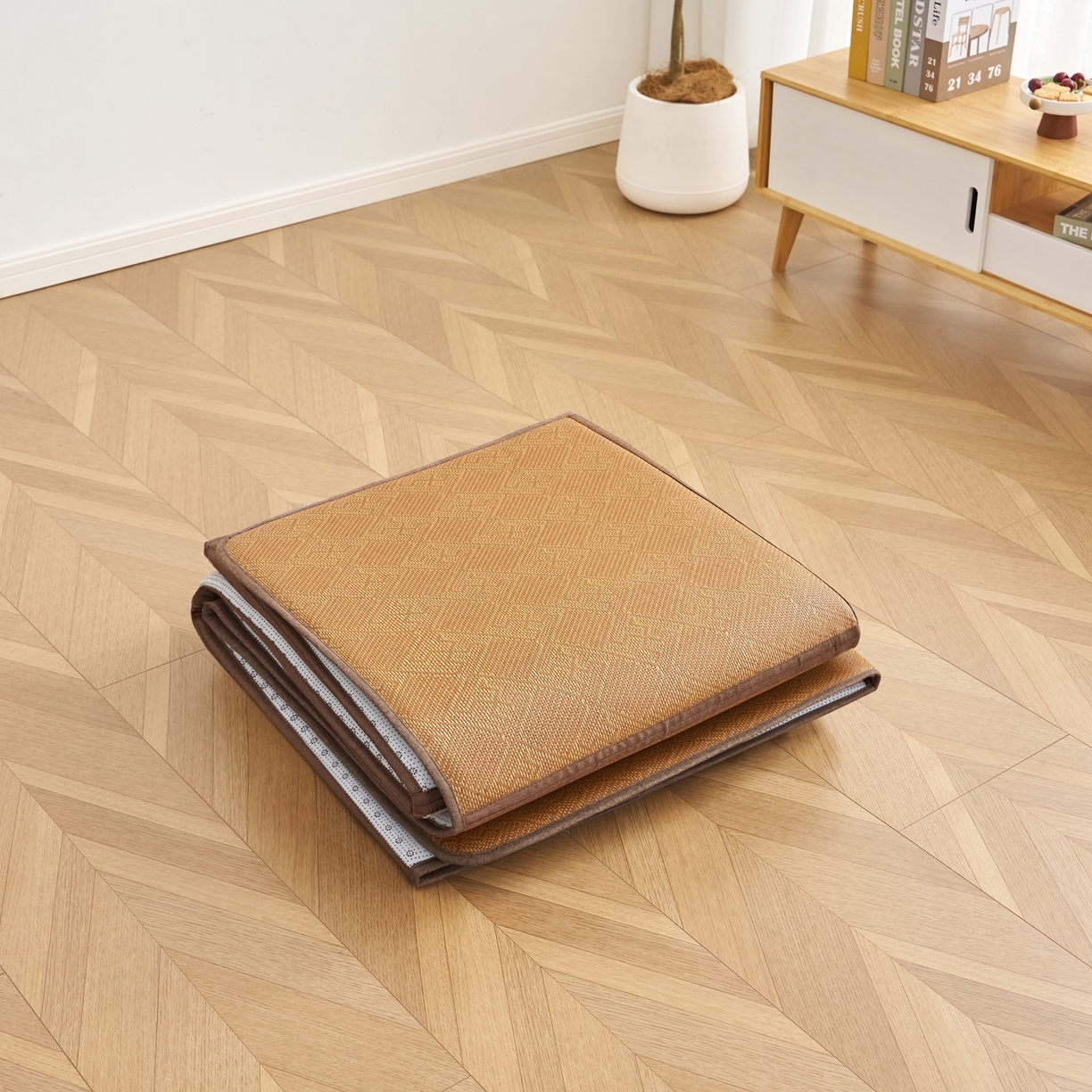 91家纺网 家纺一手货源 找家纺 鹿辉家居（原吉欧力） 2026新款多功能凉感冰藤床垫藤席地垫-九宫格 经典回纹