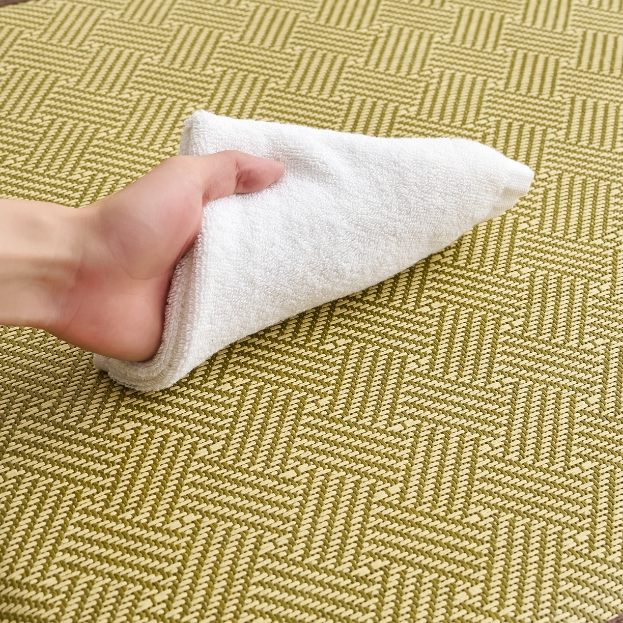 91家纺网 家纺一手货源 找家纺 鹿辉家居（原吉欧力） 2026新款多功能凉感冰藤床垫藤席地垫-九宫格 饼干花绿