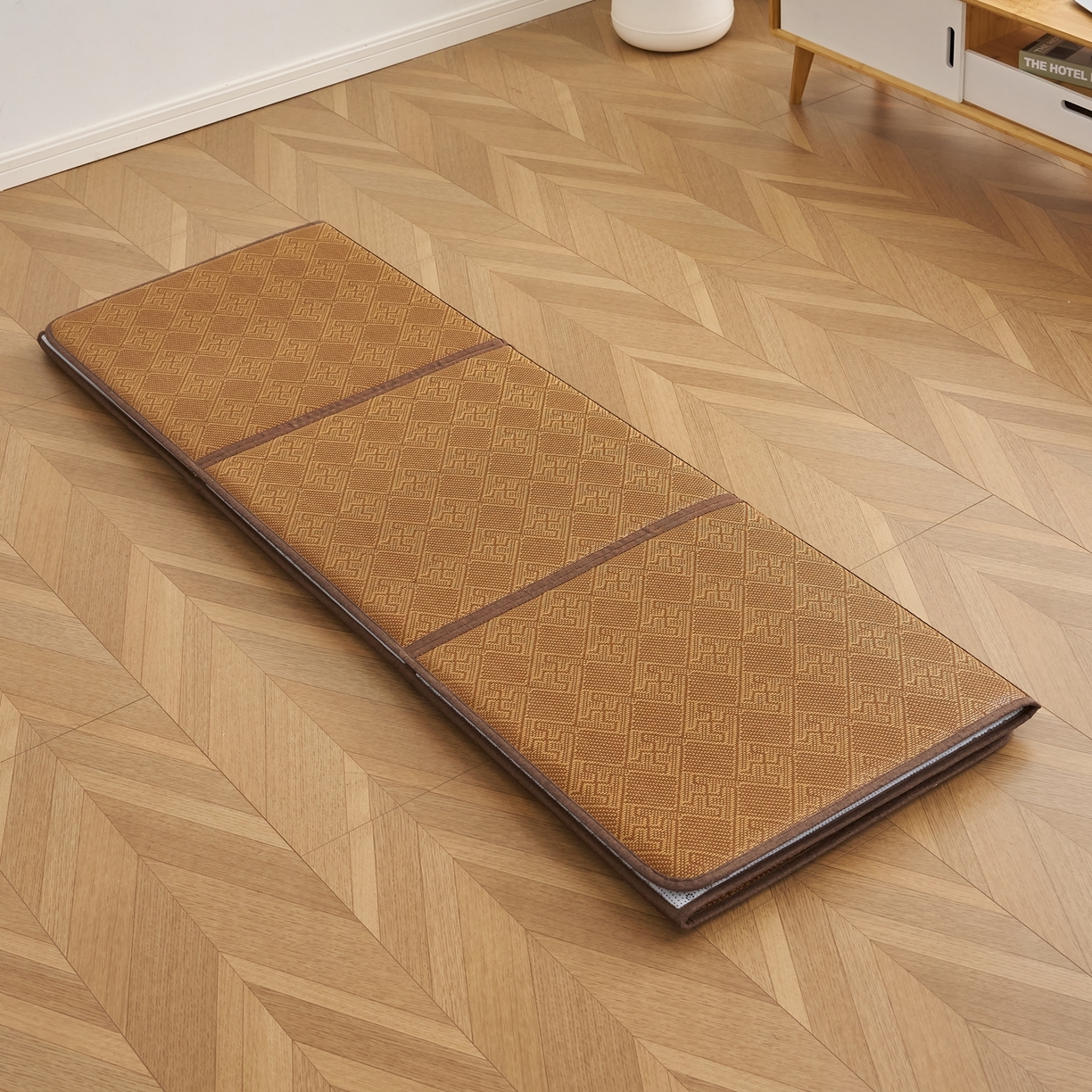 91家纺网 家纺一手货源 找家纺 鹿辉家居（原吉欧力） 2026新款多功能凉感冰藤床垫藤席地垫-九宫格 经典回纹