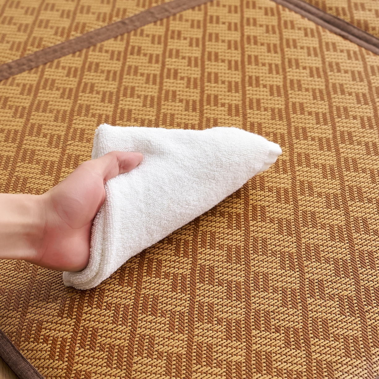 91家纺网 家纺一手货源 找家纺 鹿辉家居（原吉欧力） 2026新款多功能凉感冰藤床垫藤席地垫-九宫格 节节高