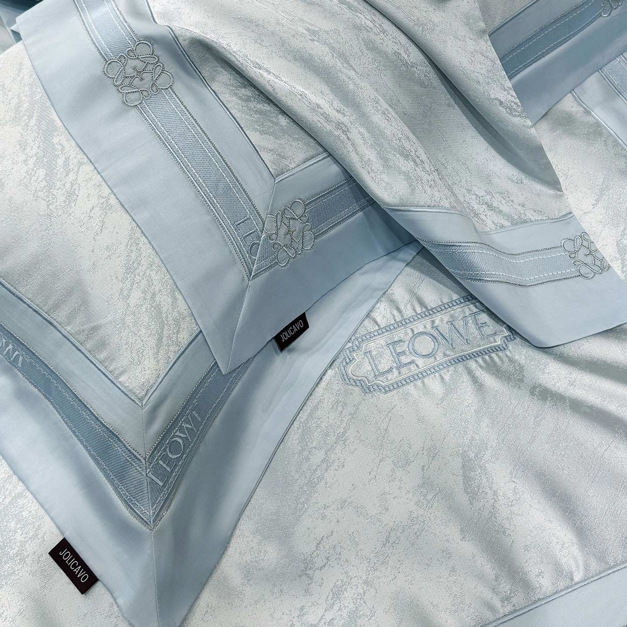 91家纺网 家纺一手货源 找家纺 爱妮菲家纺 2026春夏新品高端A类贡缎提花长绒棉纯棉四件套100全棉提花被套床单床笠高级感床上用品-慕笙 慕笙-柔雾蓝