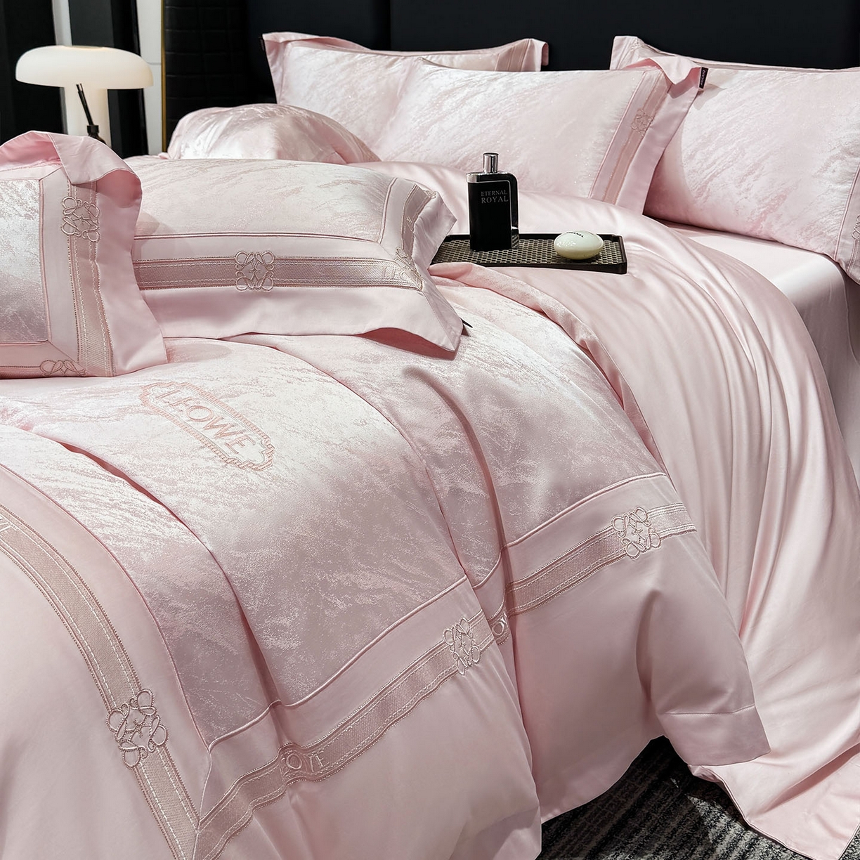 91家纺网 家纺一手货源 找家纺 爱妮菲家纺 2026春夏新品高端A类贡缎提花长绒棉纯棉四件套100全棉提花被套床单床笠高级感床上用品-慕笙 慕笙-香蜜粉