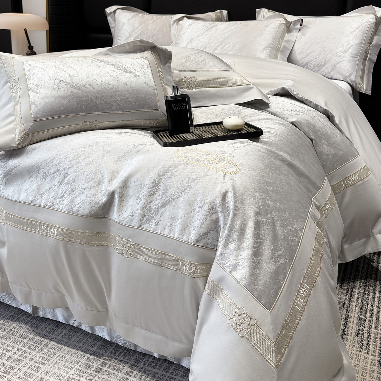 91家纺网 家纺一手货源 找家纺 爱妮菲家纺 2026春夏新品高端A类贡缎提花长绒棉纯棉四件套100全棉提花被套床单床笠高级感床上用品-慕笙 慕笙-蒂奥银