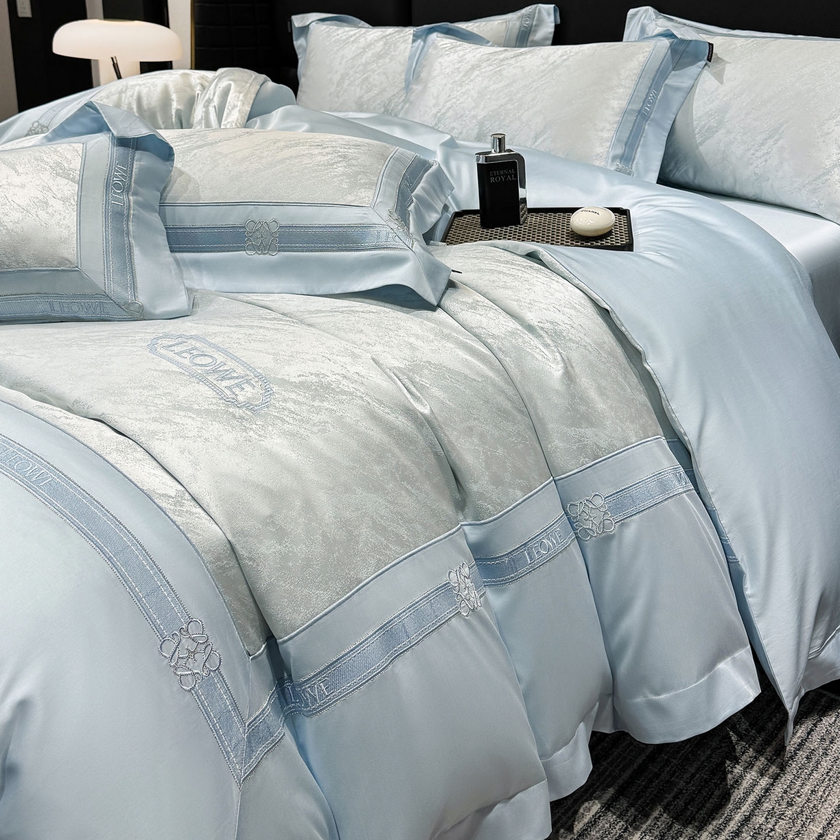 91家纺网 家纺一手货源 找家纺 爱妮菲家纺 2026春夏新品高端A类贡缎提花长绒棉纯棉四件套100全棉提花被套床单床笠高级感床上用品-慕笙 慕笙-柔雾蓝