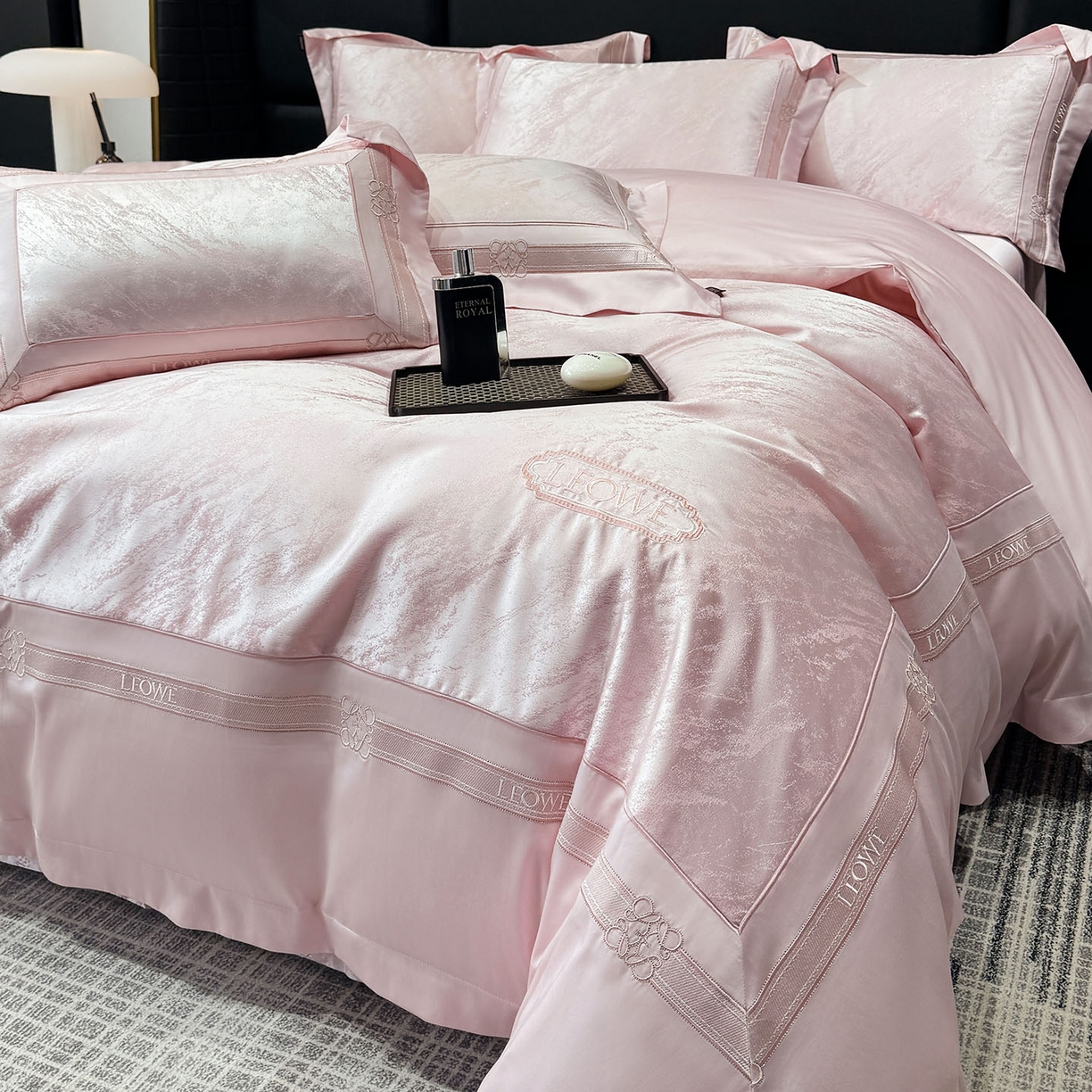 91家纺网 家纺一手货源 找家纺 乔利卡沃 2026春夏新品高端A类贡缎提花长绒棉纯棉四件套100全棉提花被套床单床笠高级感床上用品-慕笙 慕笙-香蜜粉