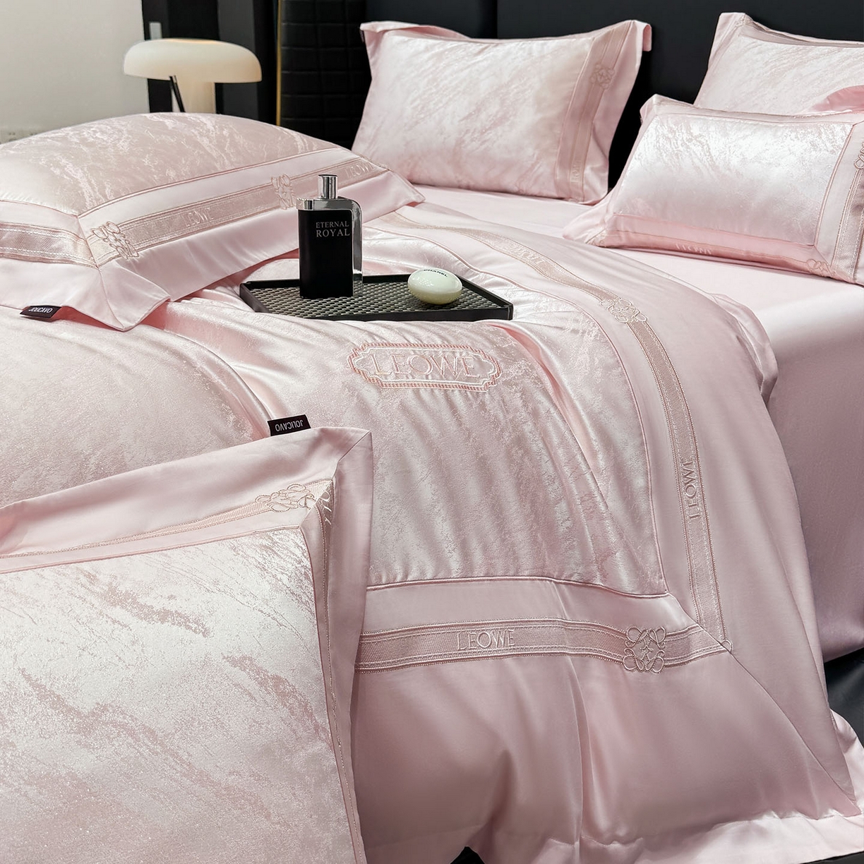 91家纺网 家纺一手货源 找家纺 乔利卡沃 2026春夏新品高端A类贡缎提花长绒棉纯棉四件套100全棉提花被套床单床笠高级感床上用品-慕笙 慕笙-香蜜粉