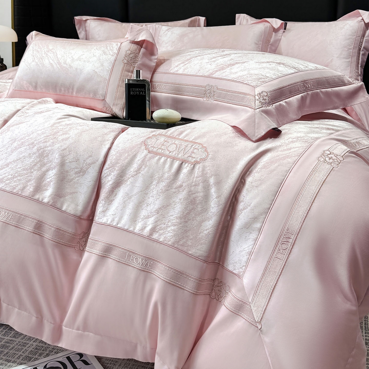 91家纺网 家纺一手货源 找家纺 乔利卡沃 2026春夏新品高端A类贡缎提花长绒棉纯棉四件套100全棉提花被套床单床笠高级感床上用品-慕笙 慕笙-香蜜粉