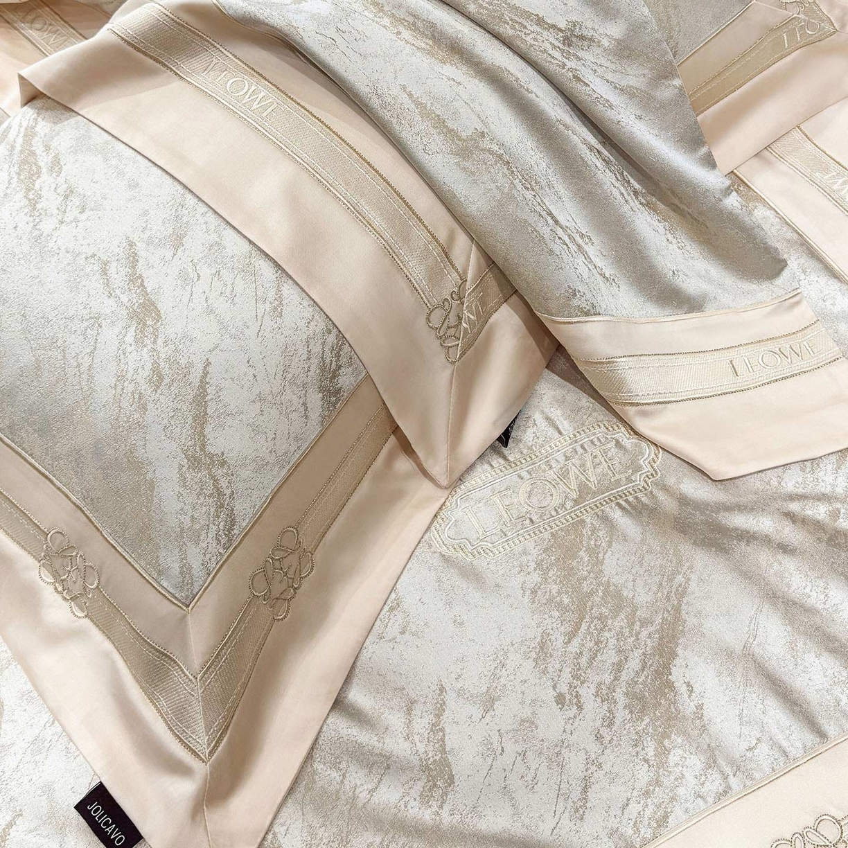 91家纺网 家纺一手货源 找家纺 乔利卡沃 2026春夏新品高端A类贡缎提花长绒棉纯棉四件套100全棉提花被套床单床笠高级感床上用品-慕笙 慕笙-疏影金