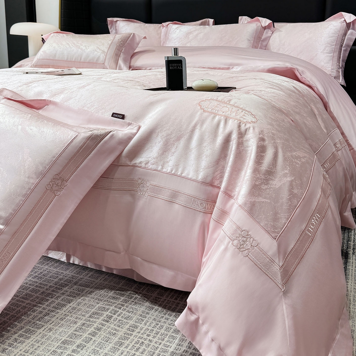 91家纺网 家纺一手货源 找家纺 乔利卡沃 2026春夏新品高端A类贡缎提花长绒棉纯棉四件套100全棉提花被套床单床笠高级感床上用品-慕笙 慕笙-香蜜粉