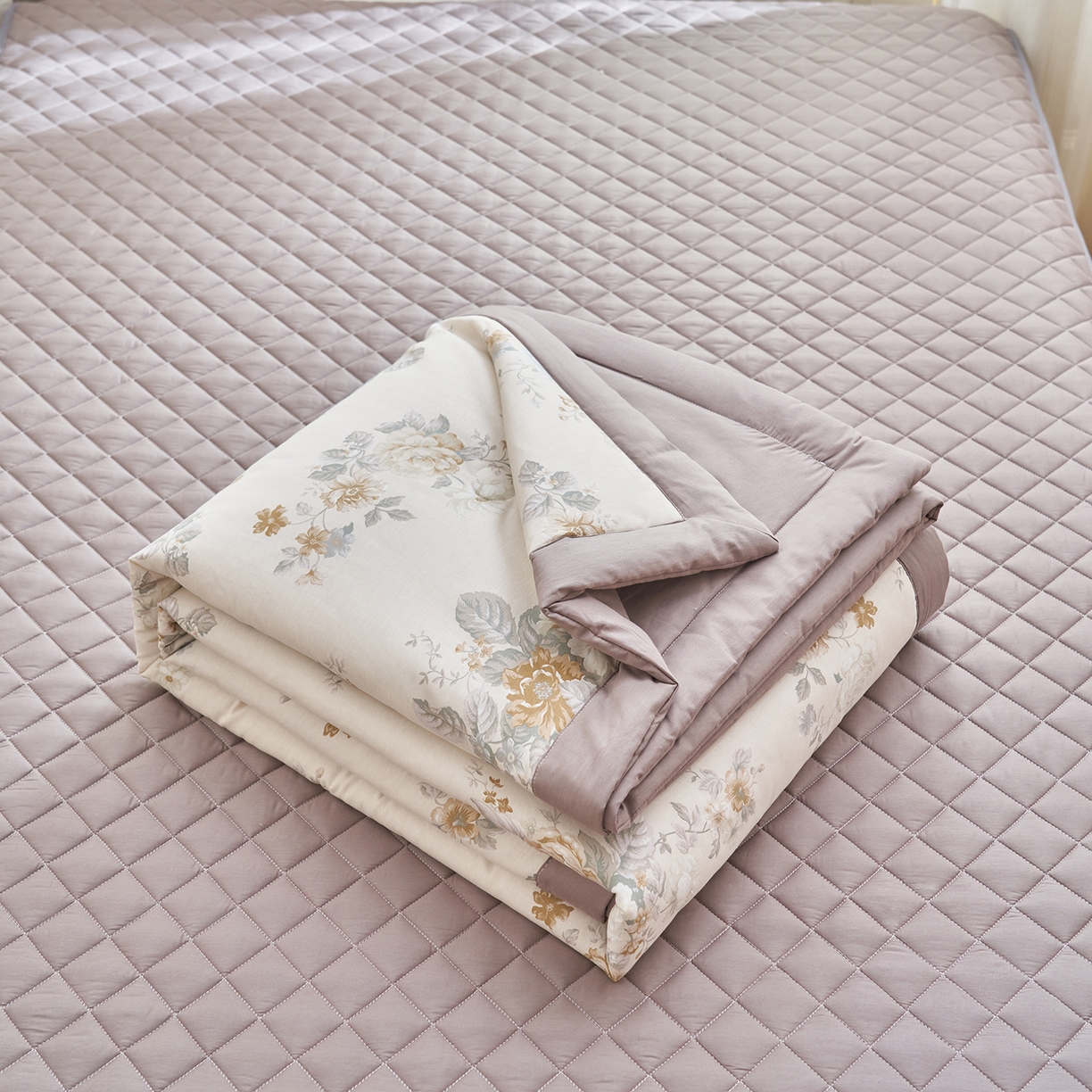 91家纺网 家纺一手货源 找家纺 吾诺家居 吾诺 2026新款 12868全棉印花棉花夏被四件套 全棉夏被四件套新疆棉花被 - 经典系列 棉柔花事