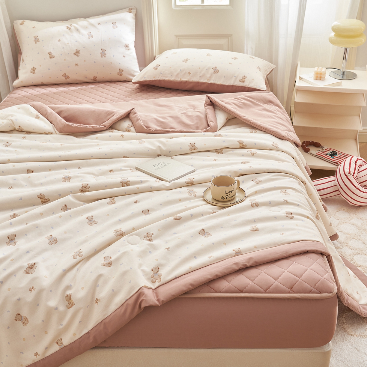 91家纺网 家纺一手货源 找家纺 吾诺家居 吾诺 2026新款 12868全棉印花棉花夏被四件套 全棉夏被四件套新疆棉花被 - 经典系列 奶棕小熊