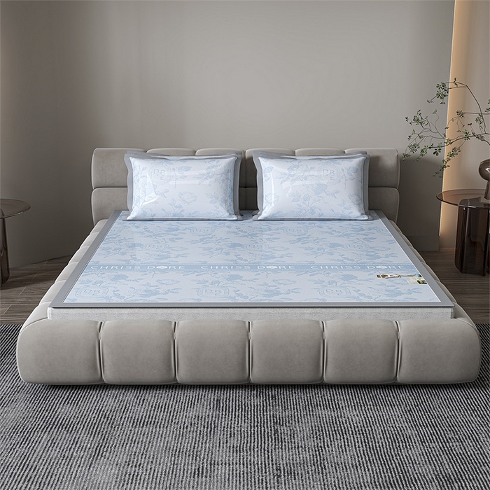 91家纺网 家纺一手货源 找家纺 小牛席业 2026春夏新款【建模风格】双PE高凉感-盛世蔷薇凉感冰丝席 盛世蔷薇-蓝色