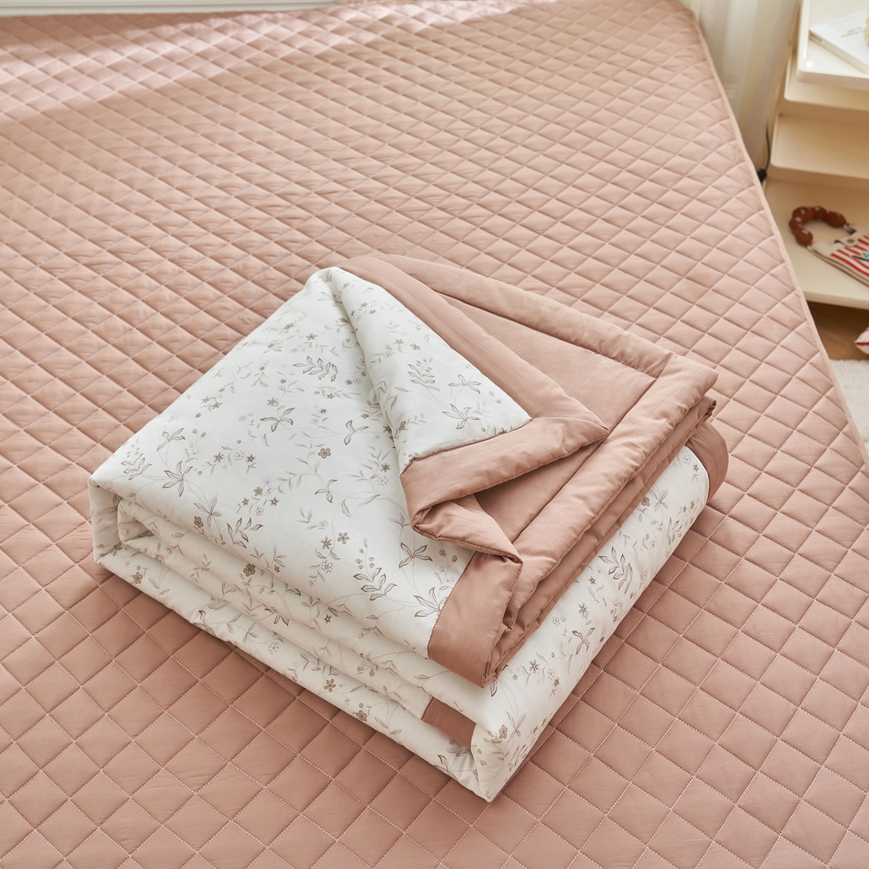 91家纺网 家纺一手货源 找家纺 吾诺家居 吾诺 2026新款 12868全棉印花棉花夏被四件套 全棉夏被四件套新疆棉花被 - 经典系列 田园花语