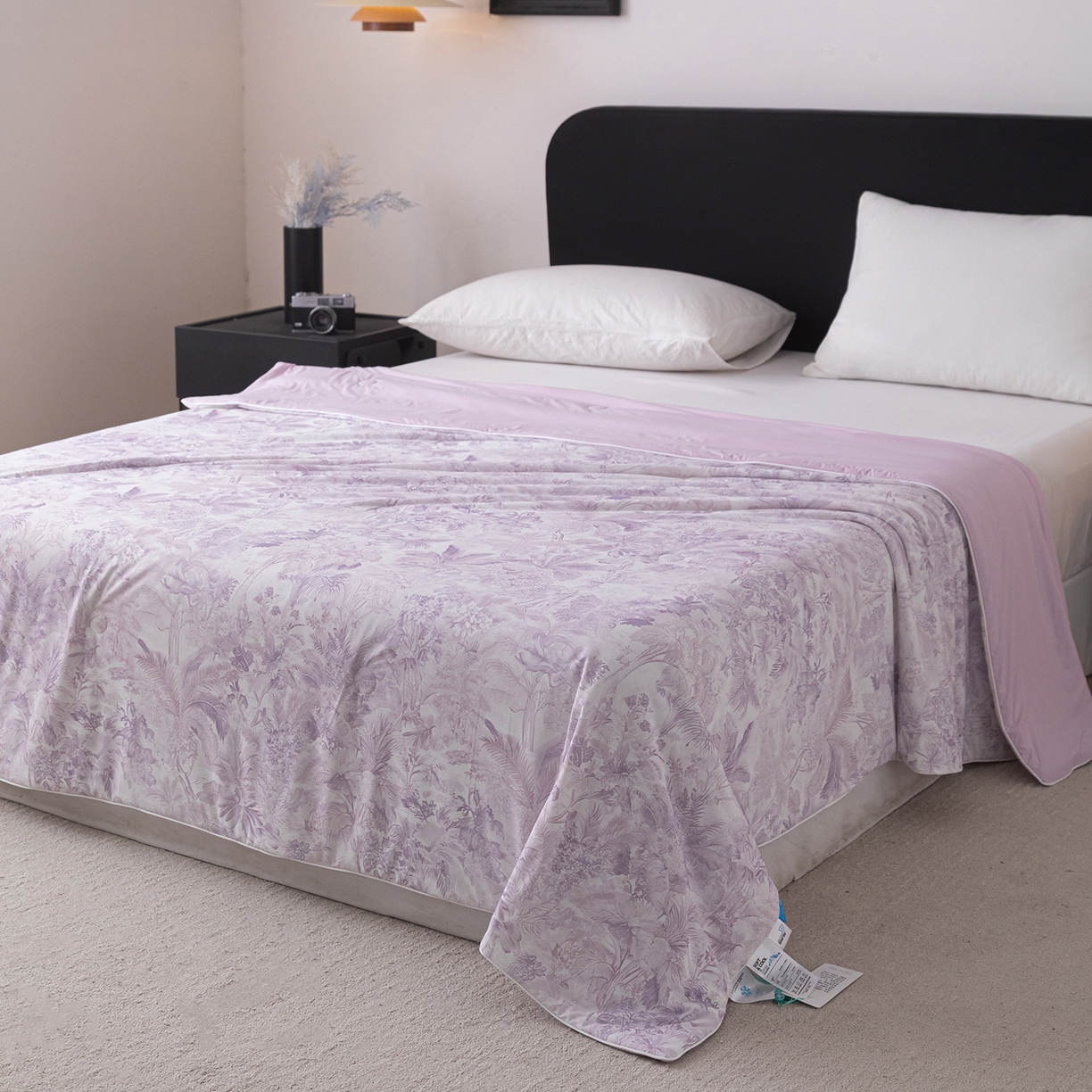 91家纺网 家纺一手货源 找家纺 亿莱鑫 2026新款数码印花凉感丝夏被 花沐