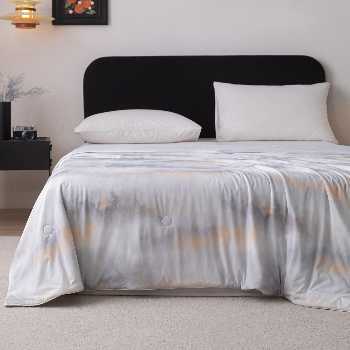 91家纺网 家纺一手货源 找家纺 亿莱鑫 2026新款数码印花凉感丝夏被 渐变迷雾