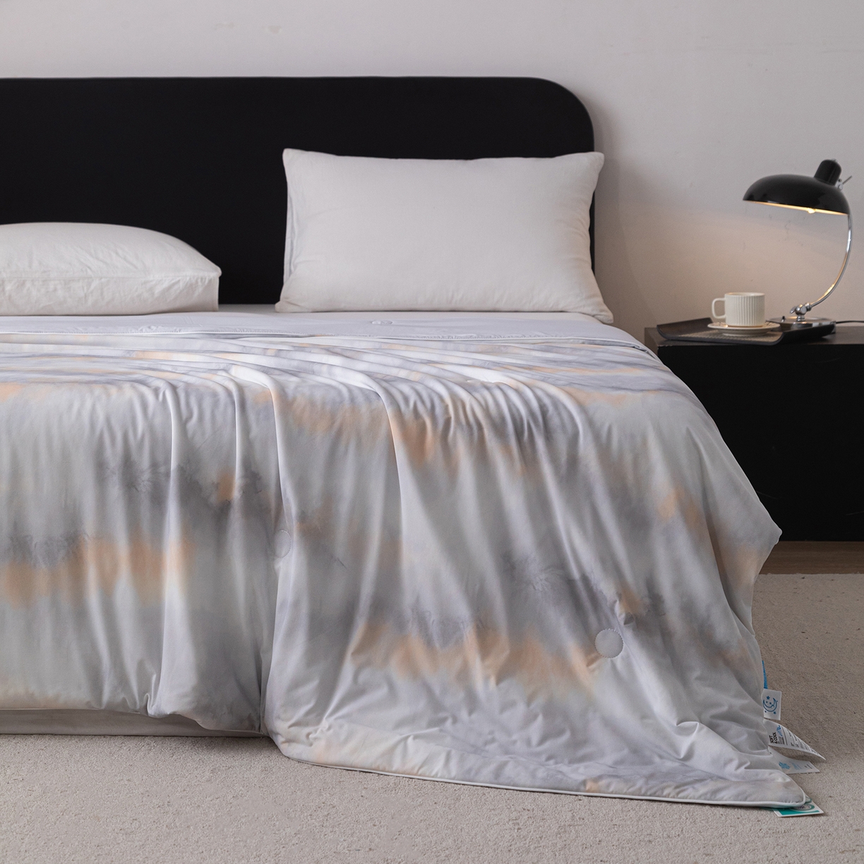 91家纺网 家纺一手货源 找家纺 亿莱鑫 2026新款数码印花凉感丝夏被 渐变迷雾