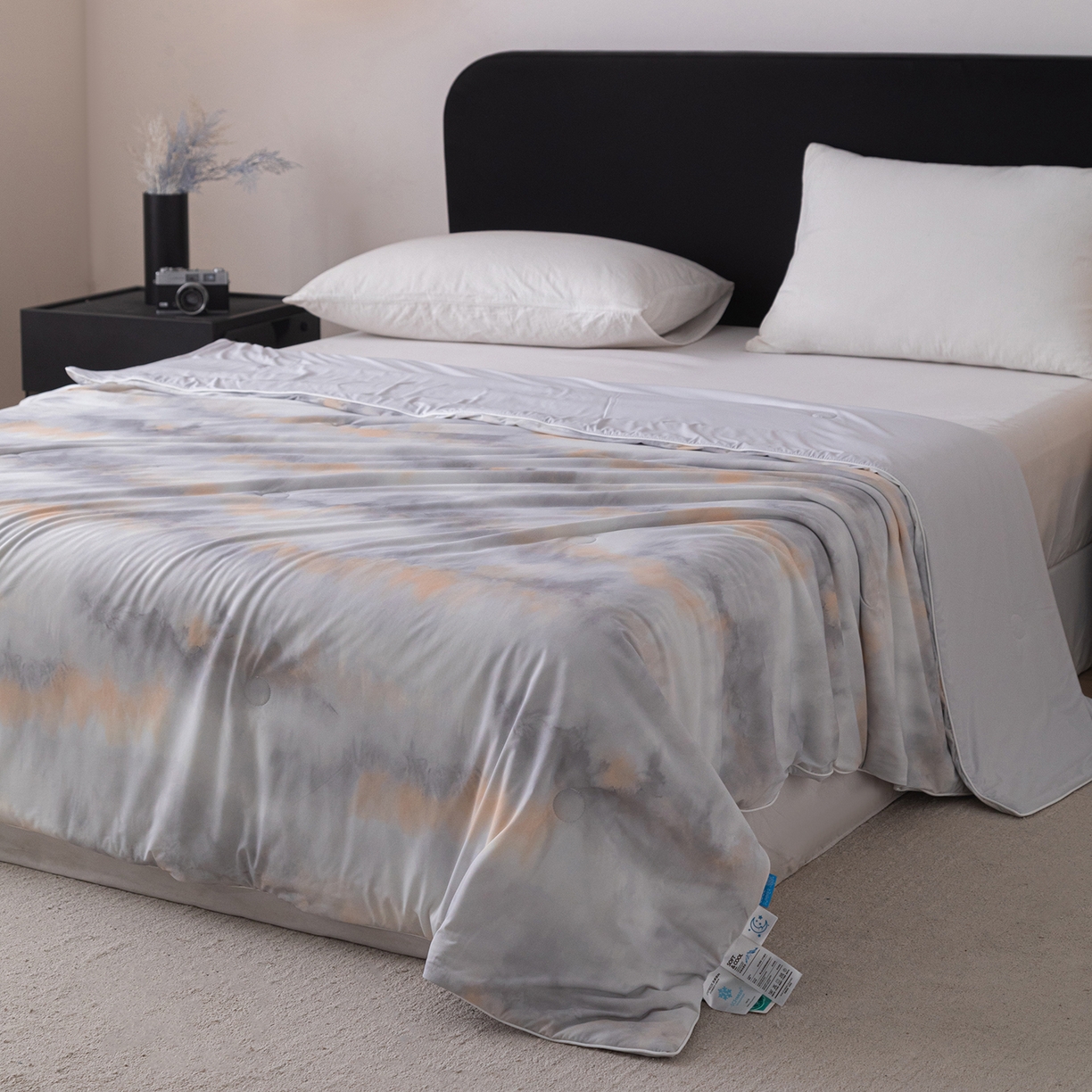 91家纺网 家纺一手货源 找家纺 亿莱鑫 2026新款数码印花凉感丝夏被 渐变迷雾