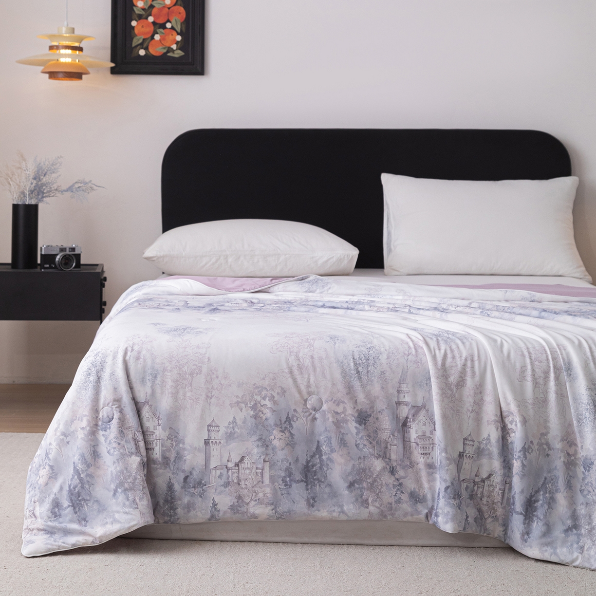 91家纺网 家纺一手货源 找家纺 亿莱鑫 2026新款数码印花凉感丝夏被 林中城堡