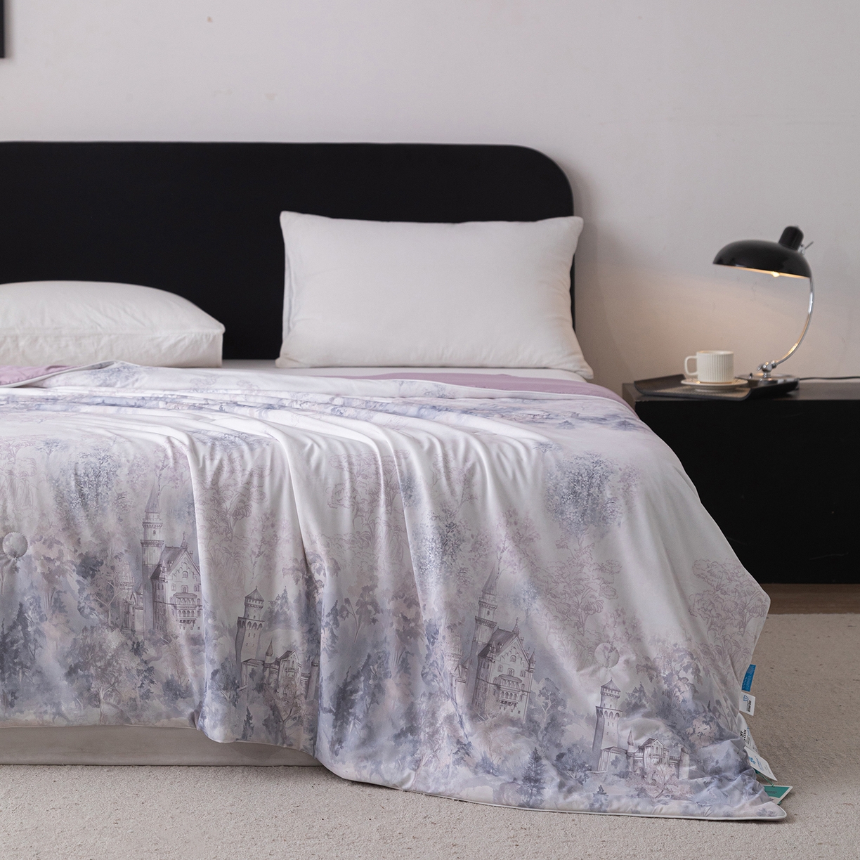 91家纺网 家纺一手货源 找家纺 亿莱鑫 2026新款数码印花凉感丝夏被 林中城堡