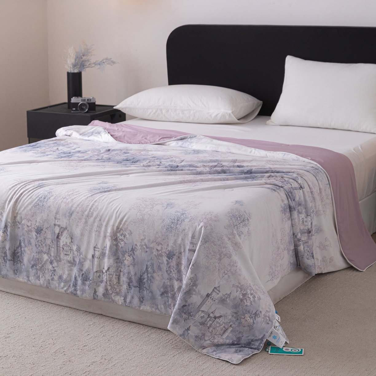 91家纺网 家纺一手货源 找家纺 亿莱鑫 2026新款数码印花凉感丝夏被 林中城堡