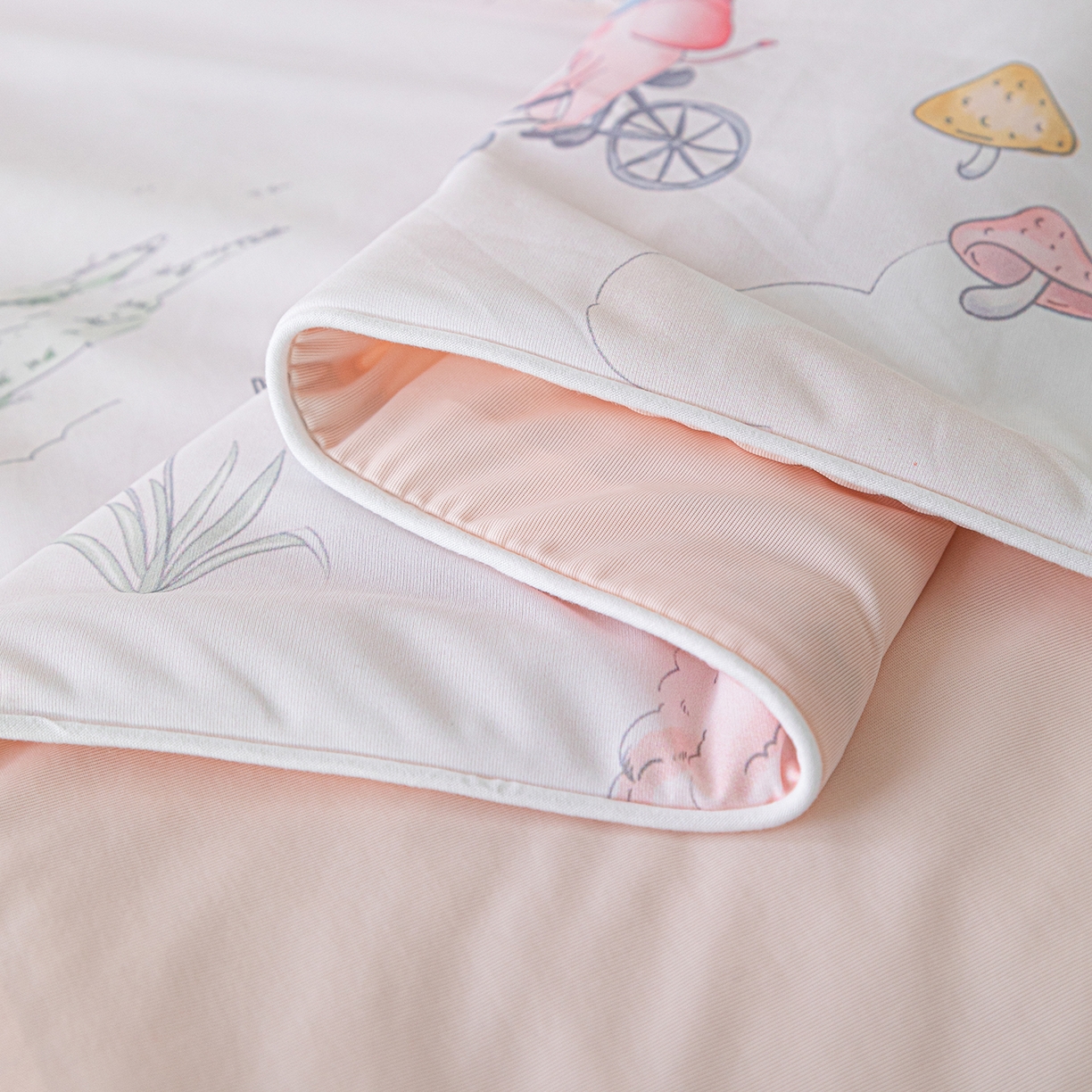 91家纺网 家纺一手货源 找家纺 亿莱鑫 2026新款数码印花凉感丝夏被 梦幻世界-粉